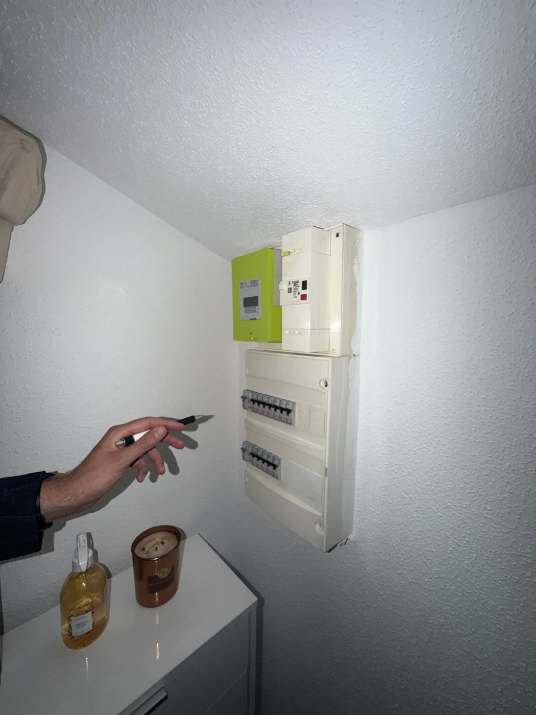 Vérification du tableau électrique lors d'un état des lieux d'entrée